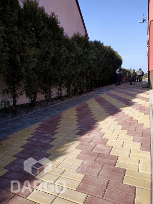 Podjazd z chodnikiem