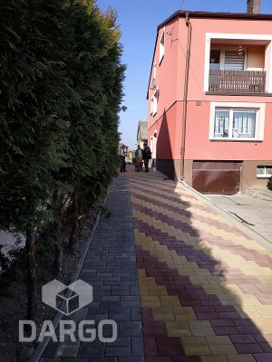 Podjazd z chodnikiem